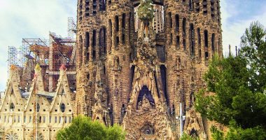كاتدرائية شهيرة ببرشلونة تحصل على تصريح بناء بعد 137 عاما