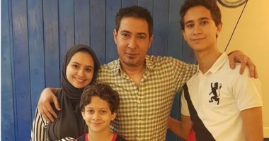 "من شابه أباه فما ظلم".. محمد بركات ينشر صورة برفقة أبنائه الثلاثة
