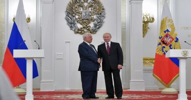 بوتين يمنح علماء روس جائزة الدولة لنجاحهم فى اختراع ساعة جاذبية فائقة الدقة