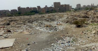 شكوى من انتشار القمامة بمجمع المصانع بحى الزاوية