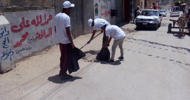 صور.. شباب العريش ينظمون يوما تطوعيا لتنظيف الشوارع والأحياء