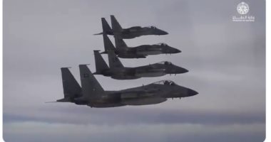 الدفاع السعودية تنشر صورا من تحليق مقاتلات أمريكية مشتركة من طراز F15 C