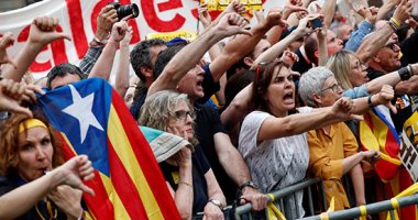 صور.. احتجاجات فى برشلونة ضد تنصيب آدا كولو عمدة لكتالونيا