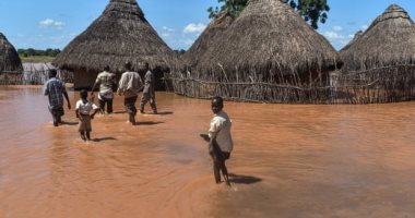 علماء يحذرون:ارتفاع الحرارة يتسبب في مزيد من الجفاف والفيضانات بإفريقيا 