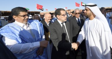 رئيس الحكومة المغربية يزور جناح الإمارات فى موسم طانطان.. صور