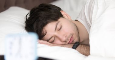 أجهزة تعقب النوم الذكية قد تصيبك بالأرق.. احذرها