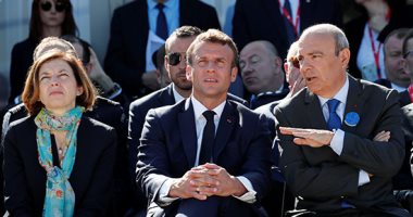 صور.. الرئيس الفرنسى يحضر عرضا جويا فى باريس