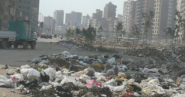 اضبط مخالفة.. شوارع المحلة تحت حصار القمامة رغم حملة "لازم تنضف"