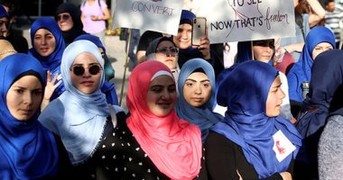مظاهرات ضد قانون فى كندا يحظر التمييز الدينى بارتداء الحجاب أو الصليب