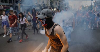 صور.. مئات الطلاب يتظاهرون فى صربيا بعد تسريب الامتحانات على مواقع التواصل
