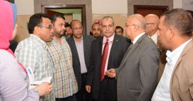 رئيس جامعة أسيوط في زيارة مفاجئة لمعهد جنوب مصر للأورام لمتابعة سير العمل