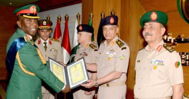 وزير الدفاع يشهد تخريج دورات جديدة لدارسى أكاديمية ناصر العسكرية العليا      