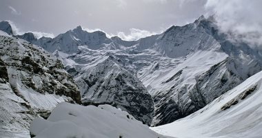شاهد.. مصرع إيطاليين من ممارسي التزلج الحر بانهيار ثلجي في جبل "مون بلان"