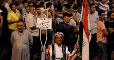 مئات العراقيين يتظاهرون احتجاجا على أداء الحكومة والبرلمان فى بغداد