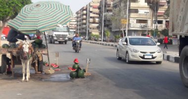 صور.. اضبط مخالفة.. بائعوا البطيخ ببورسعيد يستولون على الطريق العام