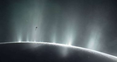 دراسة: الغازات تحت سطح قمر زحل توفر فرصة لإمكانية الحياة