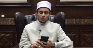 فتوى مثيرة للجدل.. يجوز قراءة القرآن الكريم بالملابس الداخلية للرجال والنساء"فيديو"