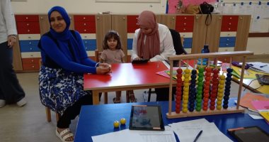 صور.. مدارس النيل المصرية تجرى المقابلات الشخصية للطلاب المرشحين