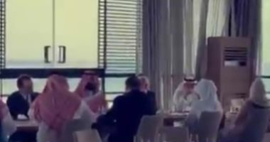 محمد بن سلمان وبومبيو يتناولان الغداء بجدة ويلتقطان الصور مع الأطفال.. فيديو
