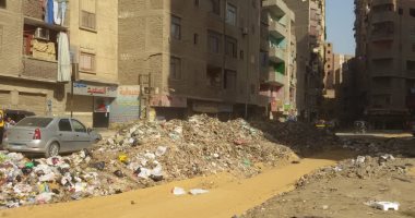 انتشار القمامة فى شارع ترعة عبد العال بالجيزة..والأهالى: نعيش فى وباء