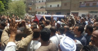 تشييع جنازة 3 شباب من قرية ببنى سويف لقوا مصرعهم فى حادث بالطريق الإقليمى