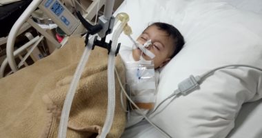 "محمد" رضيع ذو 4 أشهر مصاب بسرطان الرئة.. وجدته تطالب بعلاجه على نفقة الدولة