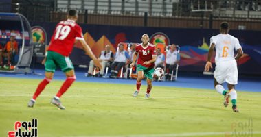 أحمد فرس نجم الكرة المغربية يؤازر أسود الأطلس أمام الأفيال باستاد السلام 