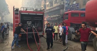 صور.. الحماية المدنية تجرى عمليات تبريد لحريق معرض وملاهى الهرم
