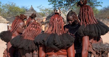 صامدون فى وجه التكنولوجيا.. شوف التقاليد الغريبة لقبيلة الهيمبا فى ناميبيا