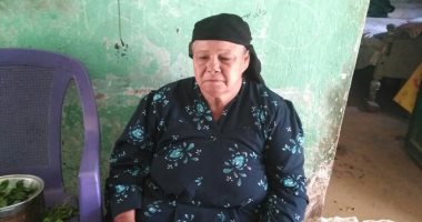 مسنة ببنى سويف تطالب أهل الخير بإعادة بناء منزلها قبل انهياره