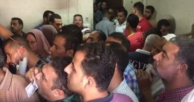 قارئ يشكو تكدس المواطنين فى مكتب الشهر العقارى بكفر الشيخ