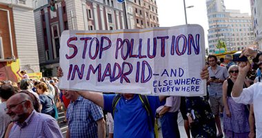 احتجاجات فى إسبانيا تطالب بإنقاذ الكوكب من الارتفاع فى درجات الحرارة