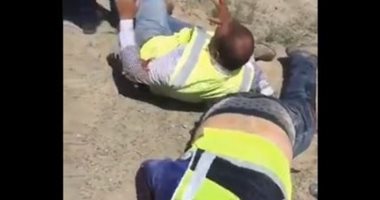فيديو.. شاب لبنانى يتسبب فى علقة موت لعمال عرب فى كازاخستان.. والسبب صورة