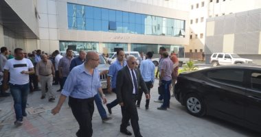 محافظ بورسعيد يواصل جولاته المكثفة على مستشفيات التأمين الصحى الشامل 