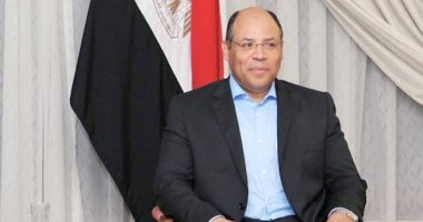 السفير المصري في تنزانيا يسلِّم مساعدات طبية إلى وزارة الصحة التنزانية