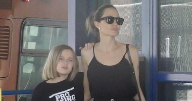شاهد أنجلينا جولي في جولة بمراكز التسوق مع ابنتها فيفيان بلوس أنجلوس