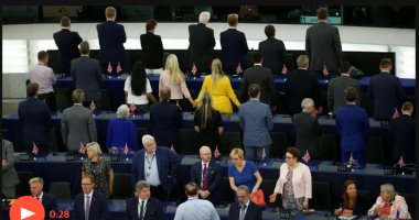 أعضاء "بريكست" بالبرلمان الأوروبى يديرون ظهورهم أثناء عزف النشيد الوطنى لأوروبا