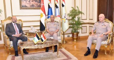 وزير الدفاع يبحث مع نظيره الأردنى ورئيس وزراء المملكة خطط التعاون المشترك