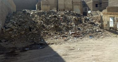 قارئ يشكو من وجود تلال قمامة بمنطقة سوق الفقاني بمحافظة قنا
