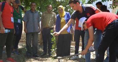 صور.. استمرار فعاليات مبادرة جامعة الفيوم لتطوير قرية دسيا