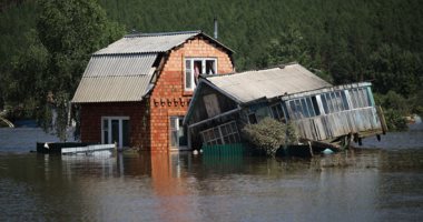 منازل مدمرة نتيجة موجة فيضانات اجتاحت إقليم سيبيريا شرق روسيا