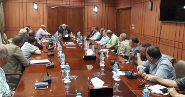 محافظ بورسعيد يلتقى قيادات الرى وشركة مياه الشرب لمنع تكرار أزمة الانقطاع
