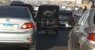 قارئ يشكو انتشار التوك توك  بطريق "مصر- السويس" وتعطيل حركة المرور