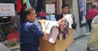صور.. حملات يومية لإزالة إشغالات شارع الاجتية بوسط الإسكندرية