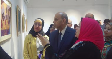 صور.. رئيس جامعة المنيا يفتتح معرض "رؤية طباعية بلقطات متعددة"