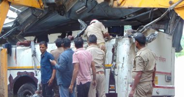 صور.. مصرع 29 شخصا وإصابة 17 آخرين فى سقوط حافلة ركاب بالهند