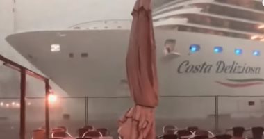 فيديو.. باخرة سياحية عملاقة تنجو من كارثة فى البندقية شمال إيطاليا
