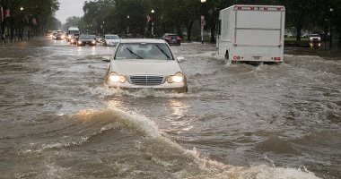 الأمطار تتساقط فى واشنطن.. شاهد تدفق المياه فى الشوارع ومترو الأنفاق