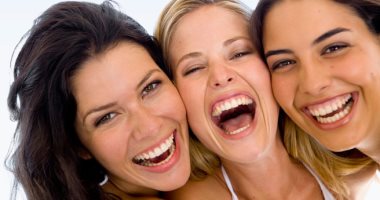 5 حقائق لا تعرفها عن الضحك.. منها يحرك 12 عضلة بالوجه ويحرق الدهون