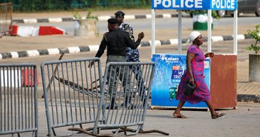 صور.. انتشار أمنى مكثف أمام البرلمان النيجيرى بعد إطلاق نار